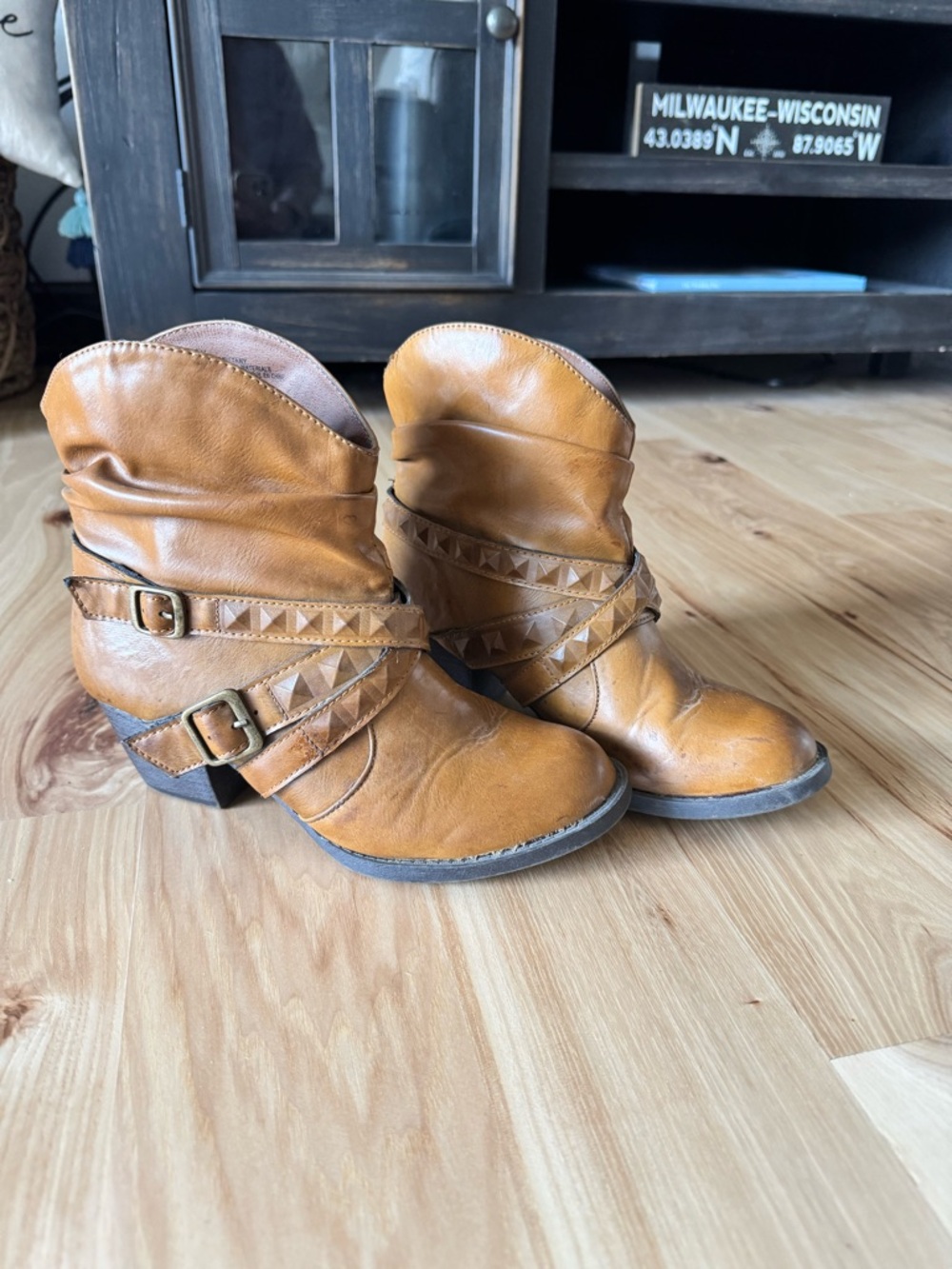 Short Cowboy Boots SZ 6